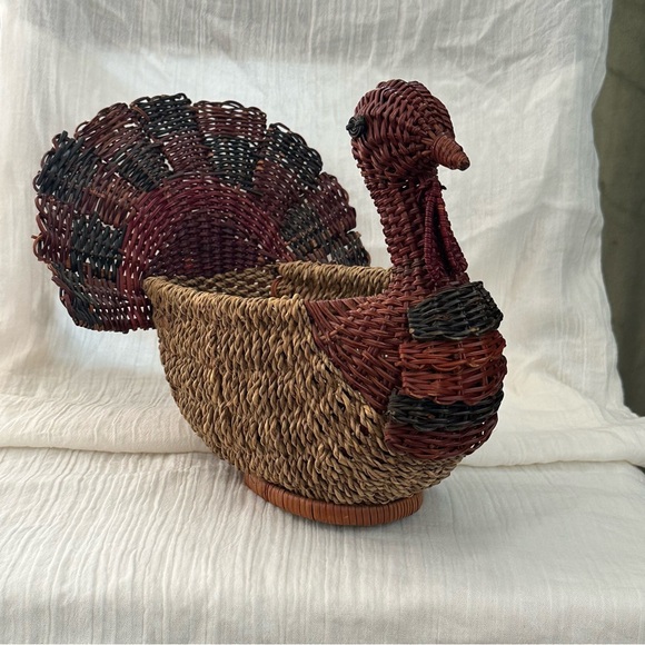 The Unbranded Brand Other - Vintage Rattan Wicker Woven Turkey Basket‎ Decor With Fruit Fall Thanksgiving